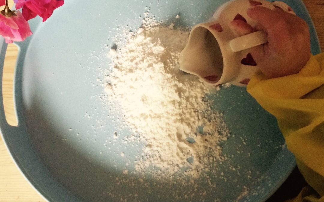 sensorial play with cornflour and water